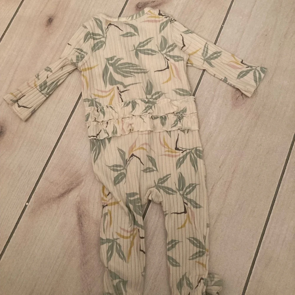 Jessica Simpson infant sleeper